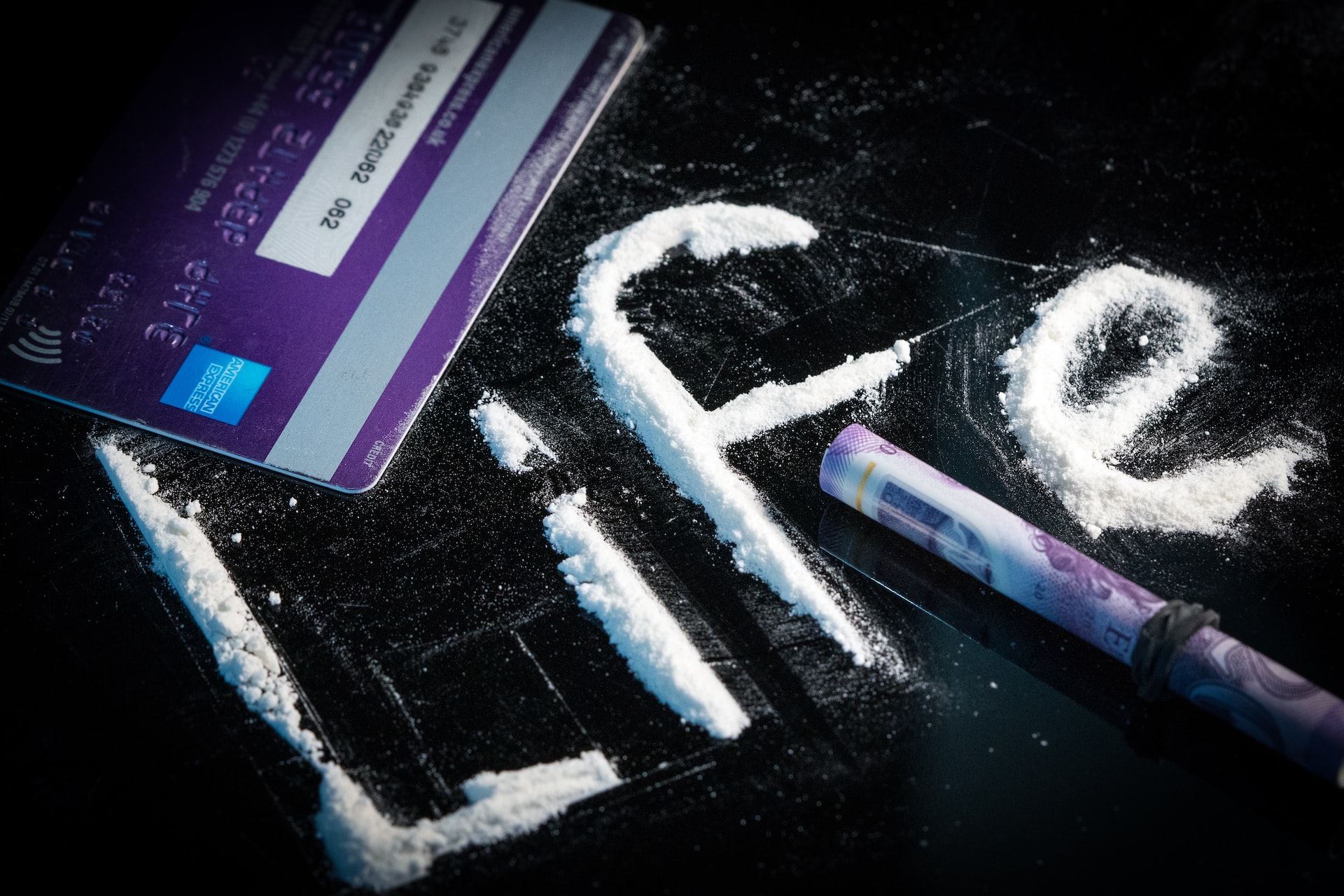 5 Signs of Cocaine Addiction You Should Be Aware Of